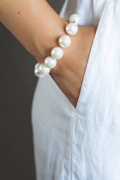 Big pearls bracelet