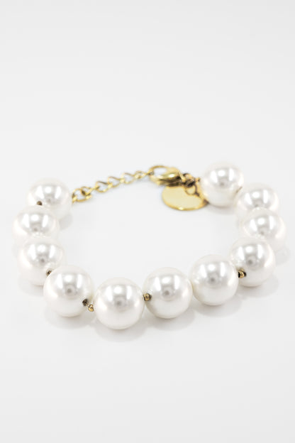 Big pearls bracelet